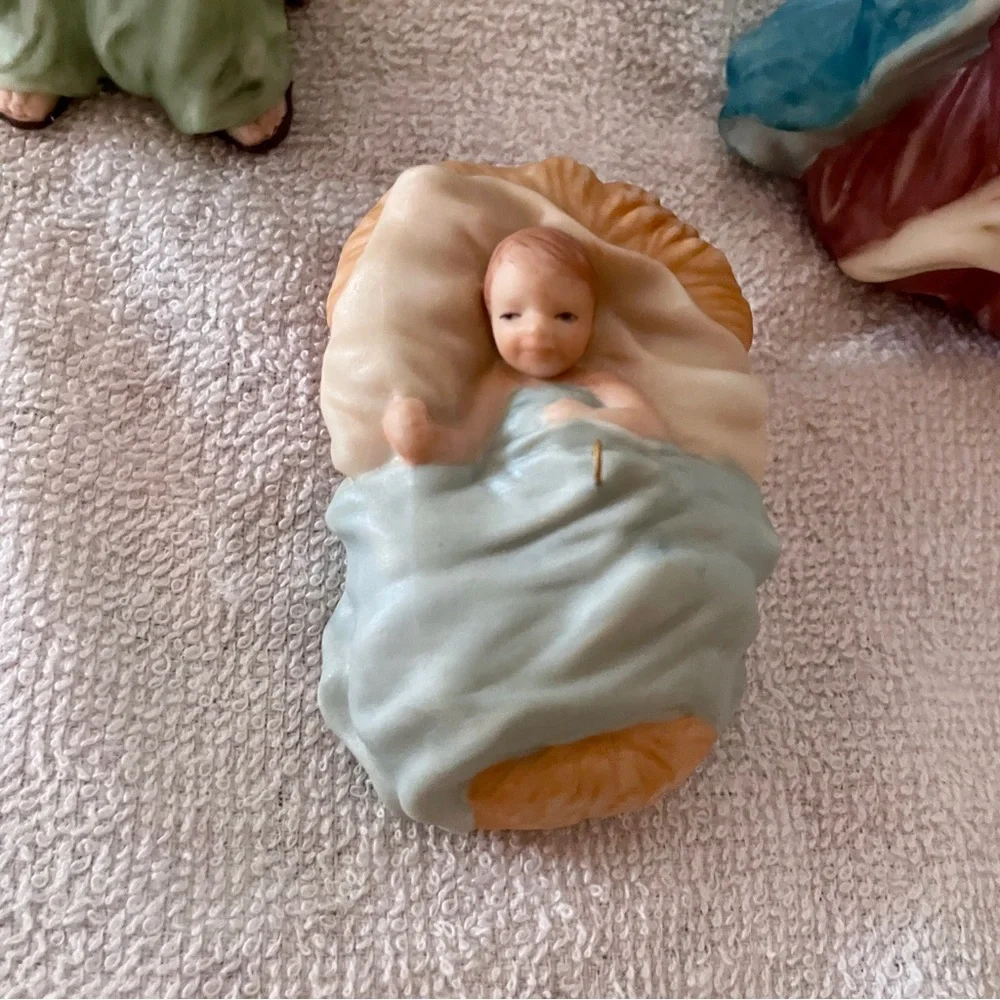 Hallmark Keepsake Ornaments The Holy Family Blessed Nativity Collection 1998